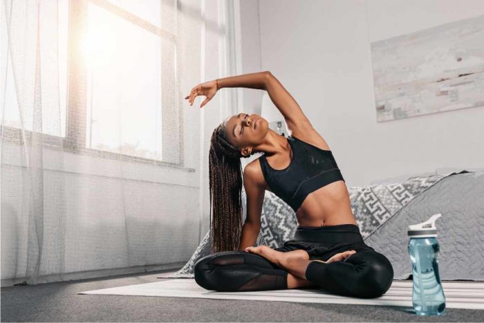 Practicar yoga para aliviar el dolor es otro mito del ejercicio que no aplica a todo el tipo de molestias
