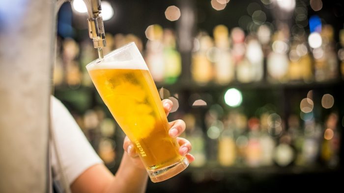 No existe relación entre beber cerveza y el tamaño del vientre, pues se ha comprobado que ésta no influye de manera significativa ni en el índice de masa corporal