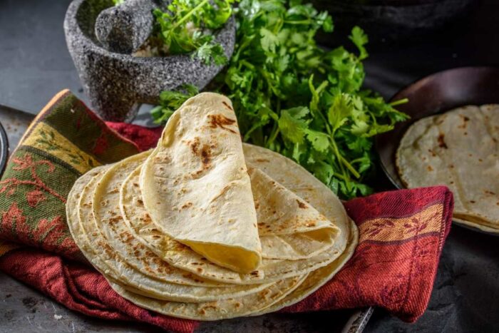 La tortilla es ideal para cualquier dieta, ya que una pieza de 30g aporta sólo 70 kcal, brindando energía y evitando la pérdida de masa muscular
