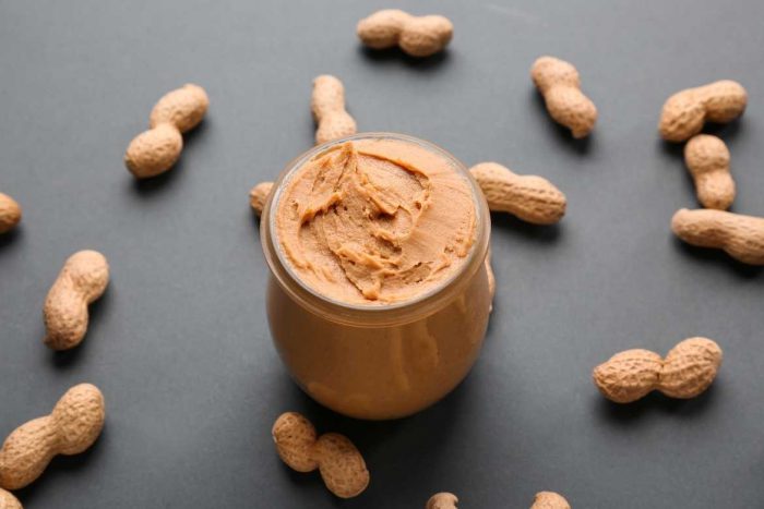 El cuerpo utiliza fácilmente la proteína del cacahuate para reparar sus músculos y hacerlos crecer, fortaleciéndolos.