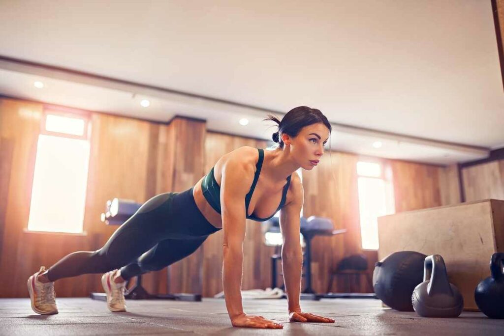Los 3 ejercicios más completos que puedes hacer con tu propio cuerpo