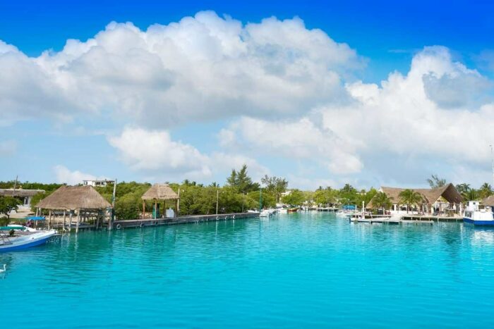 La isla de Holbox se encuentra al norte de Quintana Roo, sus playas son casi vírgenes.