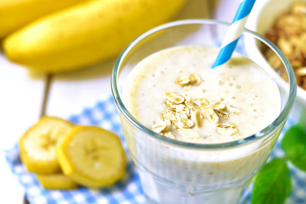 La receta de smoothie de plátano con avena es ideal para después de cualquier entrenamiento.