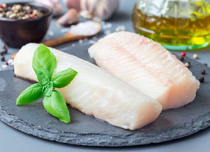 El bacalao es un tipo de pescado más saludable, pues es rico en proteínas y bajo en calorías, grasas y carbohidratos.