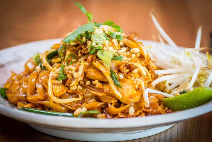 El pad thai contiene ingredientes que lo enriquecen de grasa y sodio.