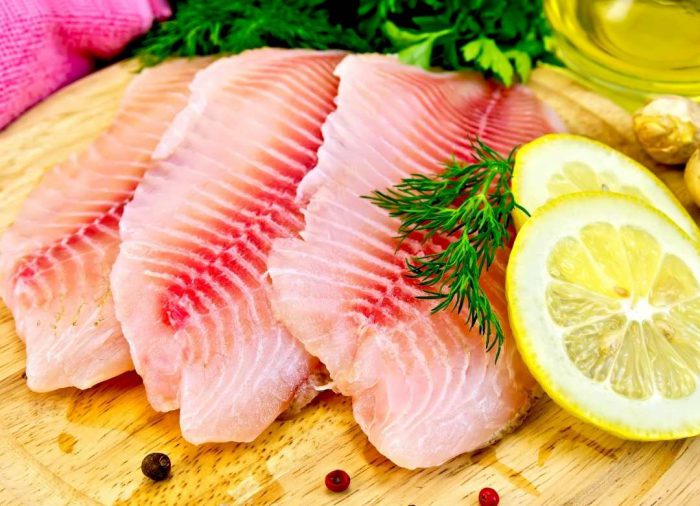 Por su contenido de selenio, vitamina, potasio y fósforo, la tilapia es un pescado saludable que ayuda a prevenir la osteoporosis, ataques al corazón y el riesgo de cáncer. 