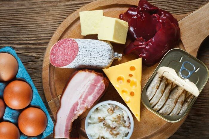 Cuando consumimos carne, huevos, lácteos y grasas en exceso, el colesterol se puede elevar, lo cual puede enfermar al corazón. 