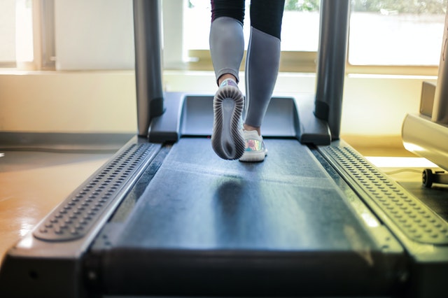 La NHS recomienda hacer al menos 150 minutos de actividad aeróbica, a la semana para acelerar el metabolismo.