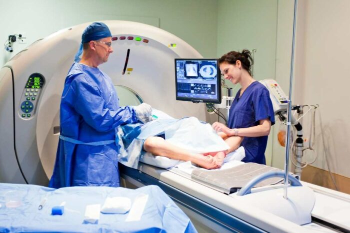 Algunos estudios pa detectar el cáncer de pulmón son las radiografías de tórax, resonancia magnética, gammagrafía ósea y tomografías computarizadas