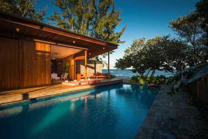 La isla privada Coral Caye en Turtle Inn, considerado el Resort de Villas Líder en Belice, es la oportunidad de relajarte a la orilla del mar.