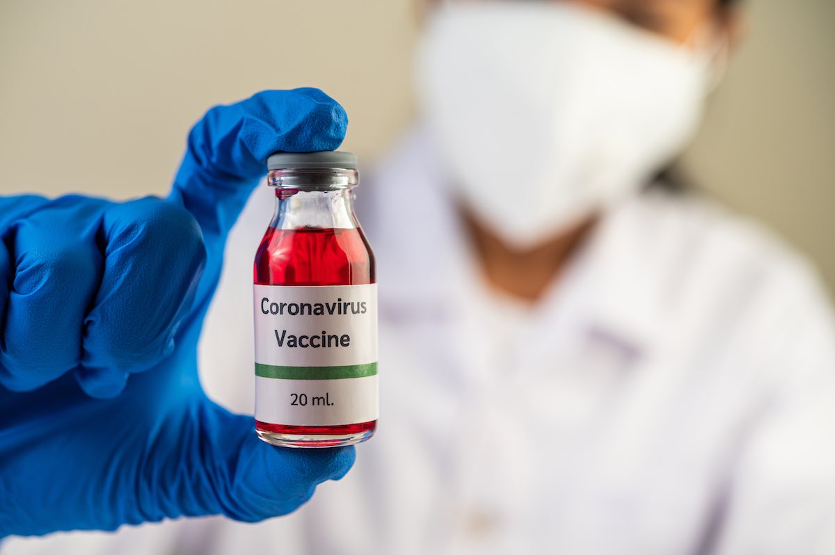 Vacuna contra Covid de AstraZeneca podría distribuirse a finales de marzo
