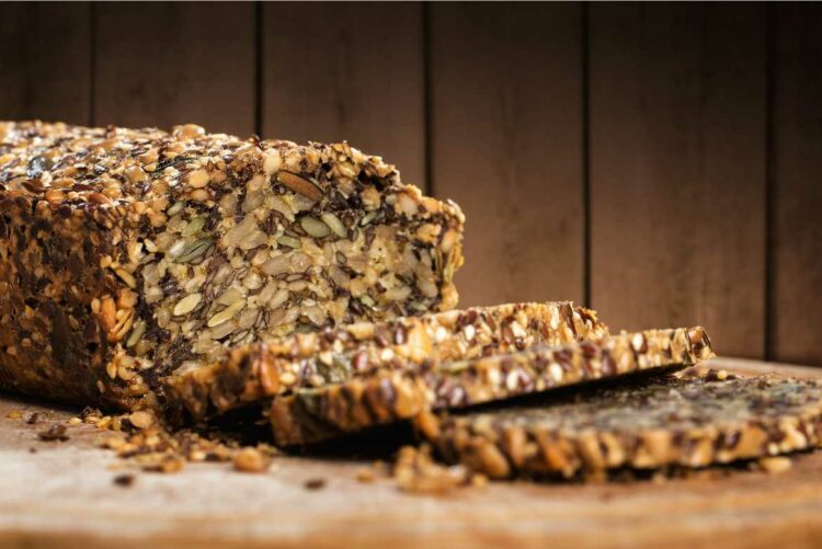 El pan de grano entero germinado es de los más saludables