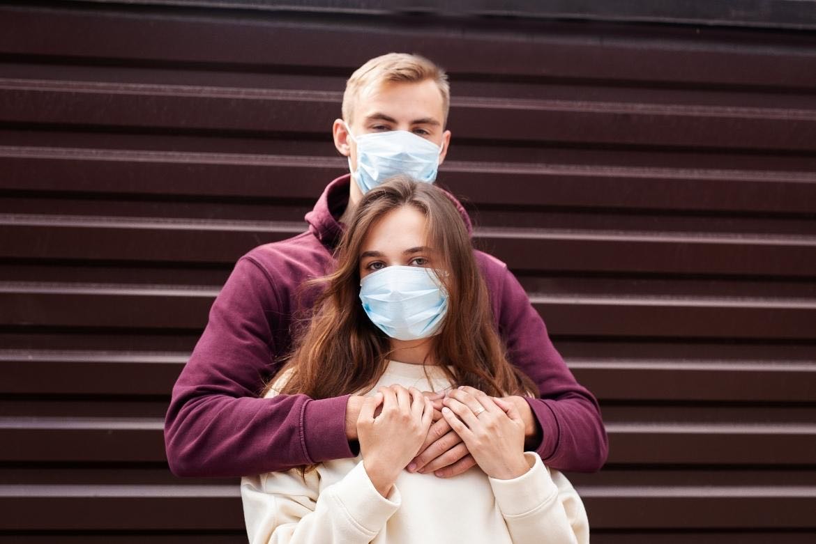 Cómo abrazar durante la pandemia de Covid para evitar contagios