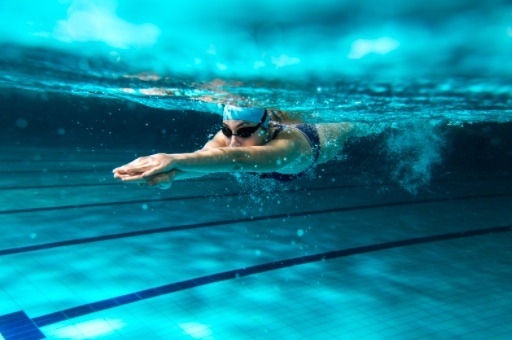 la natación es un ejercicio cardiovascular mu completo 