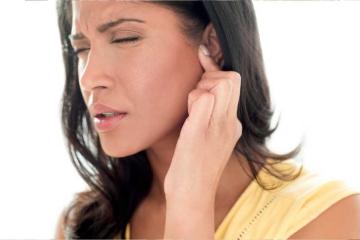 Los problemas de audición pueden desarrollarse por diferentes motivos, que incluyen el uso prolongado de audífonos.