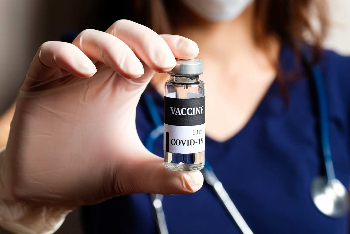 Pfizer podría aplicar tercera dosis de la vacuna contra variantes de Covid