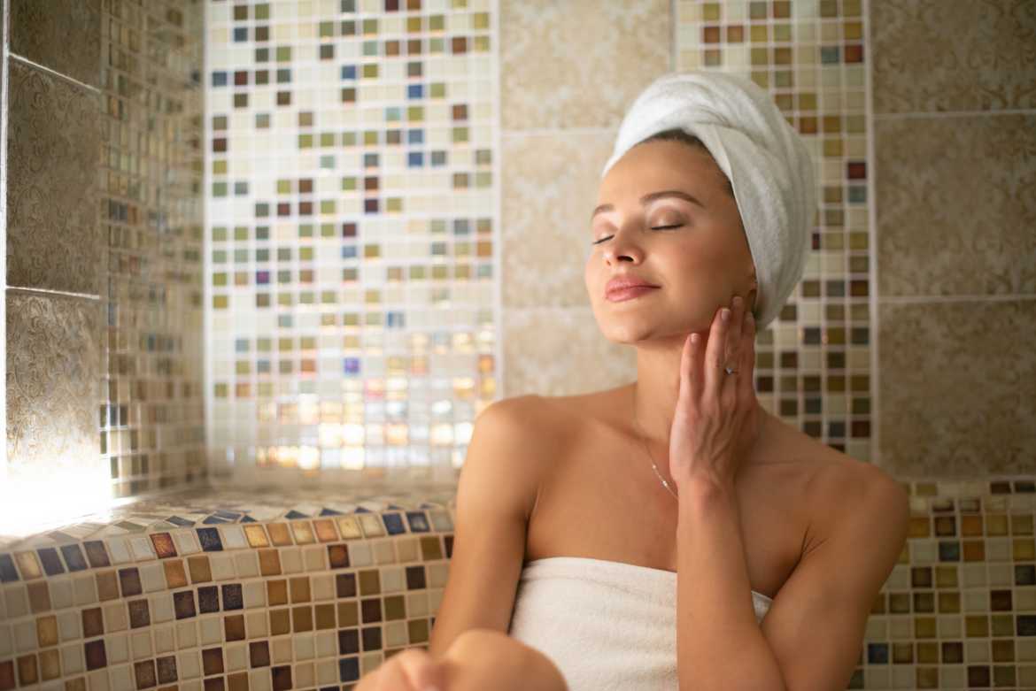 Uno de los principales beneficios del baño sauna es que te ayuda a reducir los niveles de estrés. 