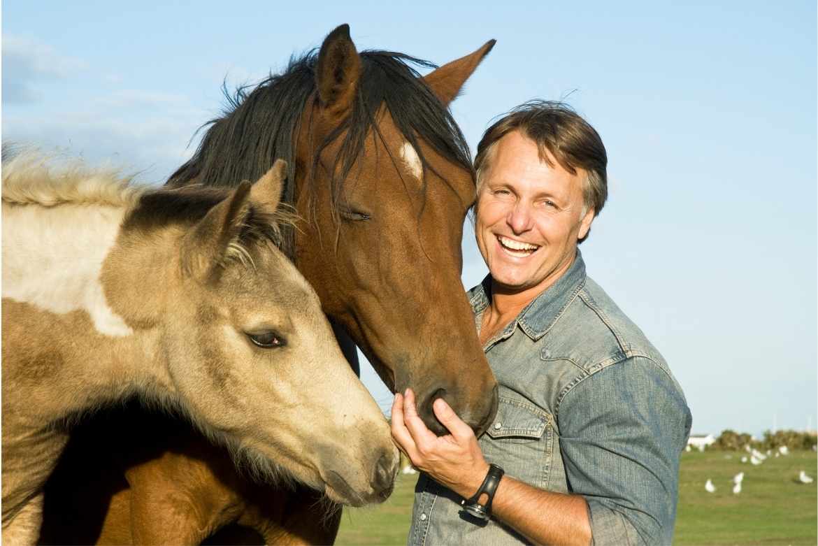 Cómo el coaching asistido por caballos te ayuda a desarrollar tu liderazgo