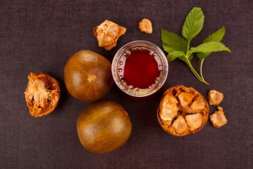 Los extractos de la fruta del monje se utilizan como sustituto de azúcar en muchos países