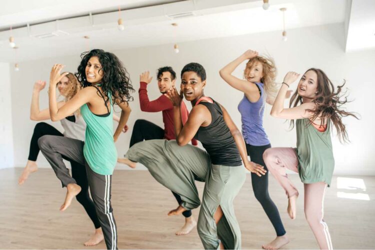 Bailar zumba es eficaz para aumentar y mejorar tu capacidad aeróbica.