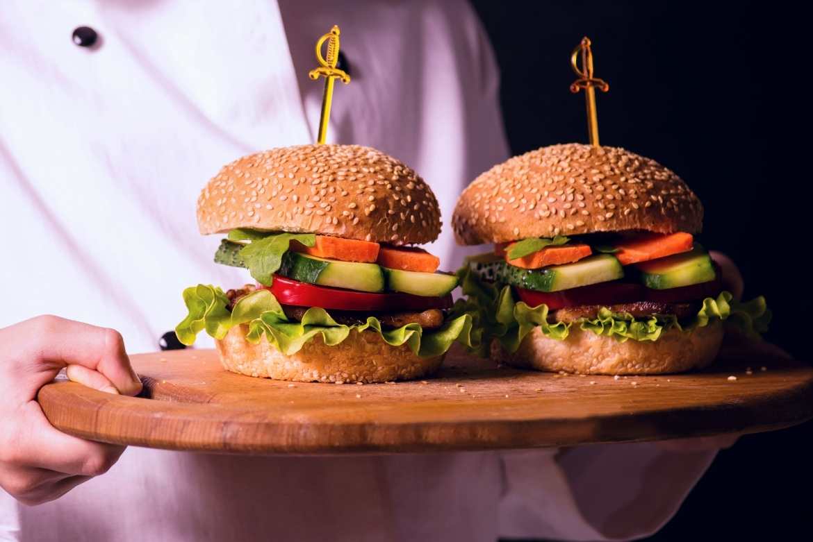 Día Internacional de la hamburguesa: la transformación de snack a alimento saludable
