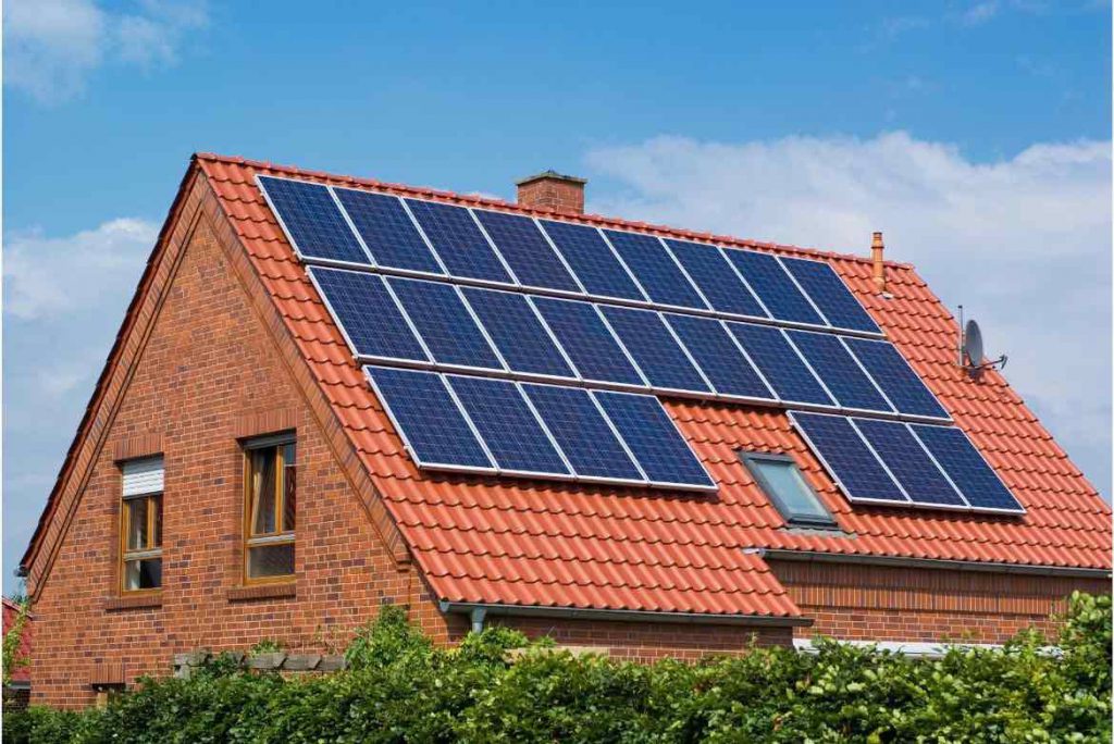 ¿Cómo te beneficia utilizar energía solar en casa?
