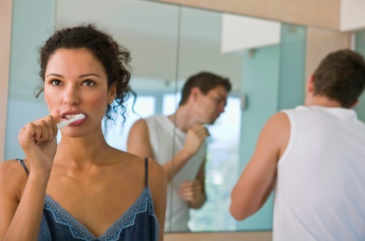 Lavarte los dientes antes de tener sexo es un hábito de higiene que tu pareja agradecerá
