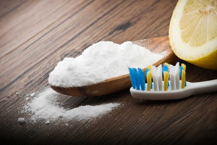 Con el bicarbonato de sodio puedes preparar tu propia pasta dental