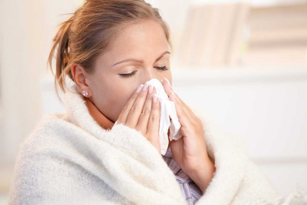 Si presentas síntomas de gripe, la recomendación es de consultar con tu médico de inmediato para evitar las complicaciones. 