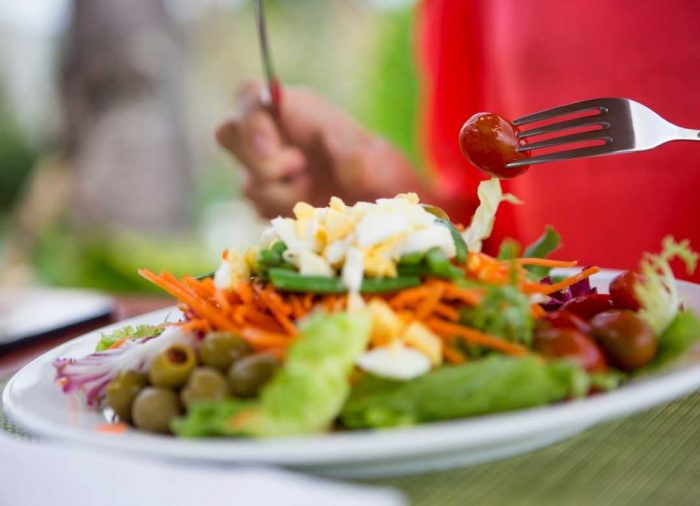 Las ensaladas tienen muy pocas calorías, favorecen la digestión y actúan en beneficio de la salud y el bienestar de tu cuerpo