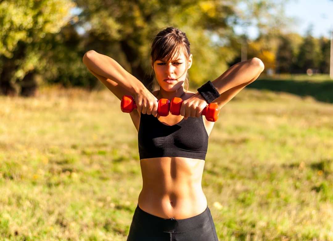 6 Beneficios de hacer ejercicios con pesas para principiantes