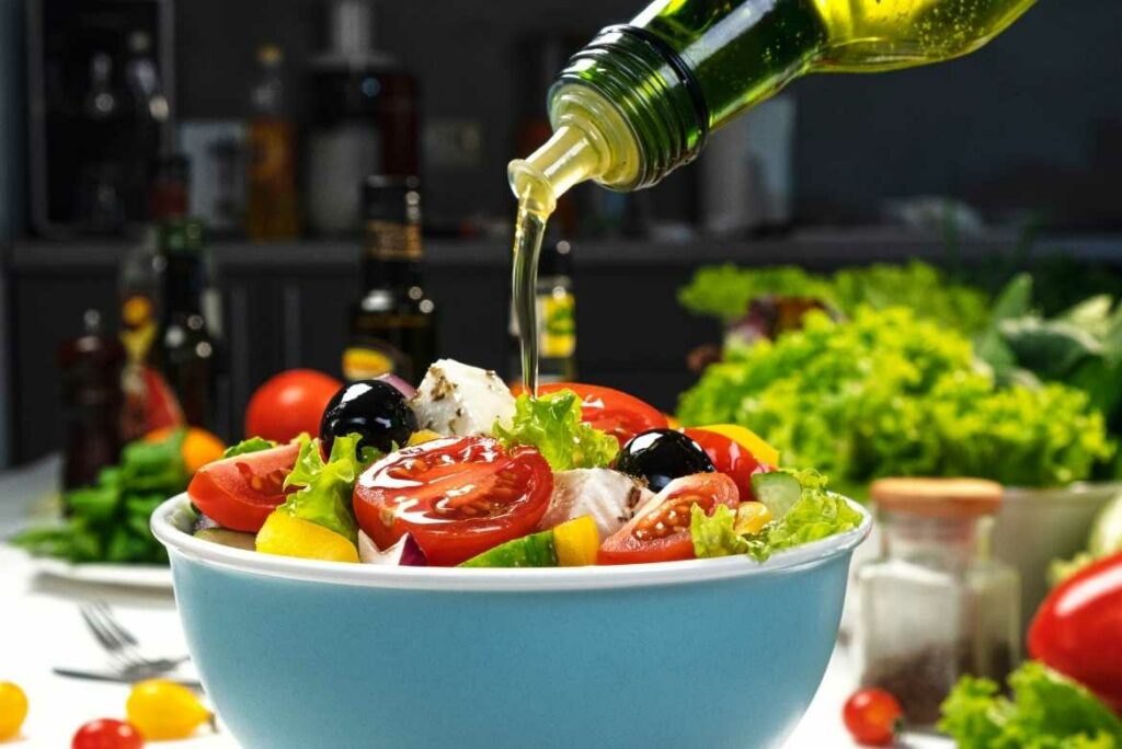 La elección al comprar aceite de oliva depende del uso que se le va a dar y del alimento que se va a preparar.
