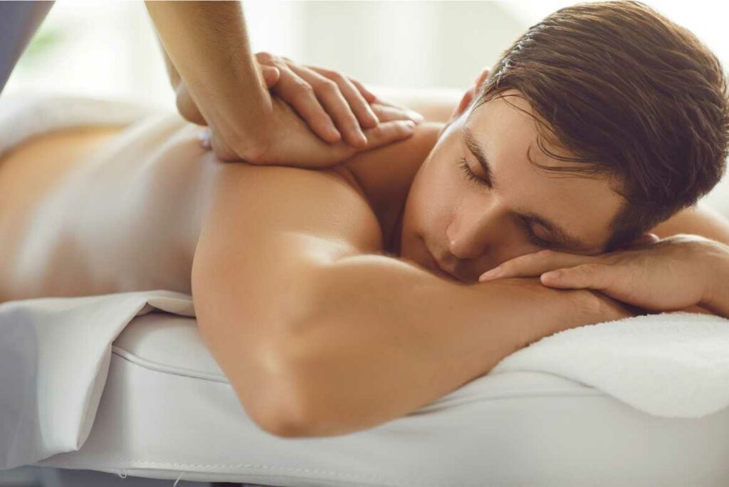 El masaje descontracturante para hombres en Organic SPA te brinda una sensación de bienestar y relajamiento después de un día de trabajo intenso. 
