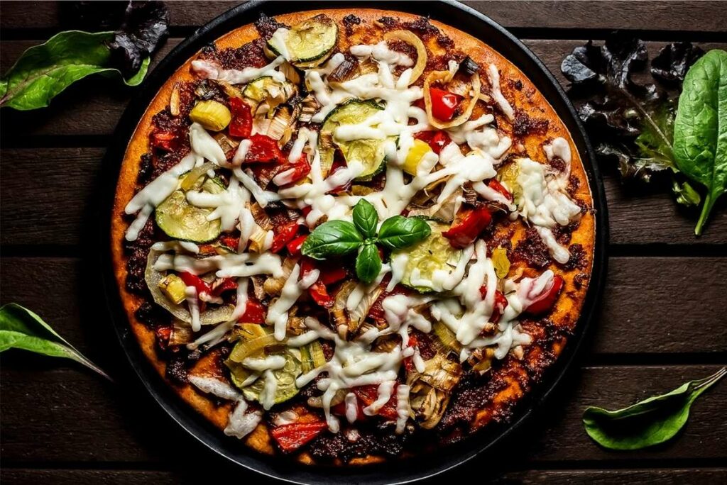 Las pizzas de queso con vegetales, la carne de soja y las milanesas de garbanzos son algunos de los alimentos más demandados. 