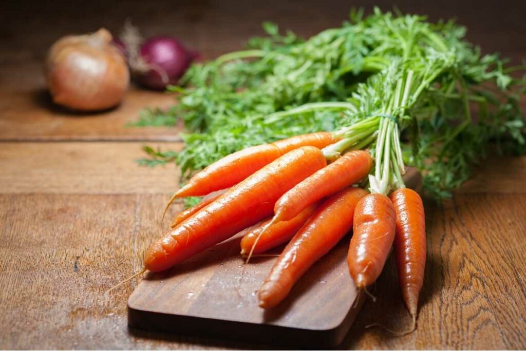 Las zanahorias son súper alimentos ricos en vitamina A, esencial para una buena visión, ya que ayuda a convertir la luz en señales cerebrales.