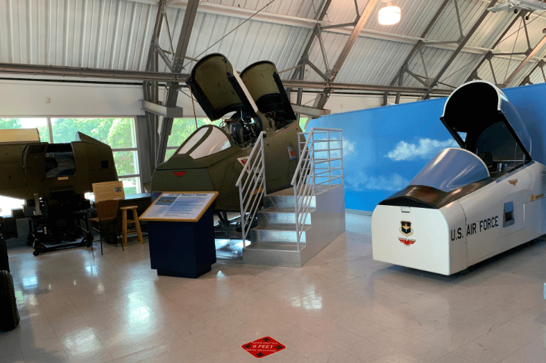 La historia de aviación y vuelos espaciales están en el museo Frontiers of Flight Museum de Dallas
