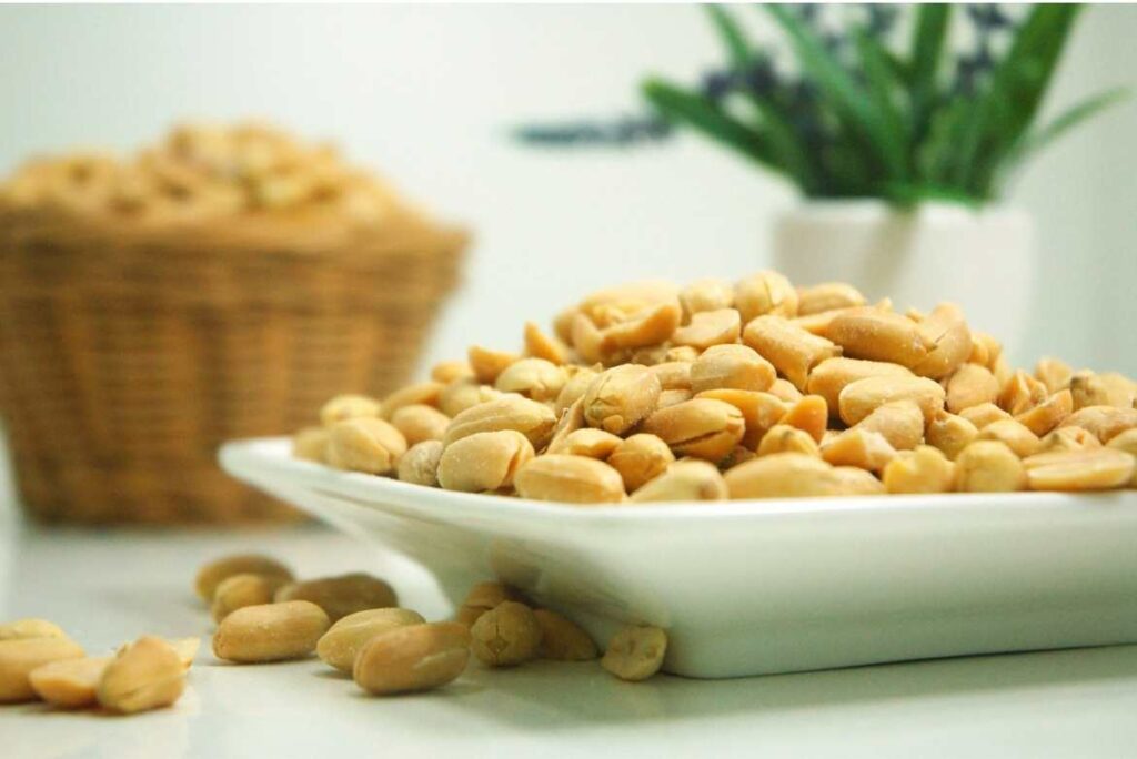 Los cacahuetes son ricos en proteínas, grasas y fibra. Agrégalos a tus recetas diarias y recibe sus beneficios