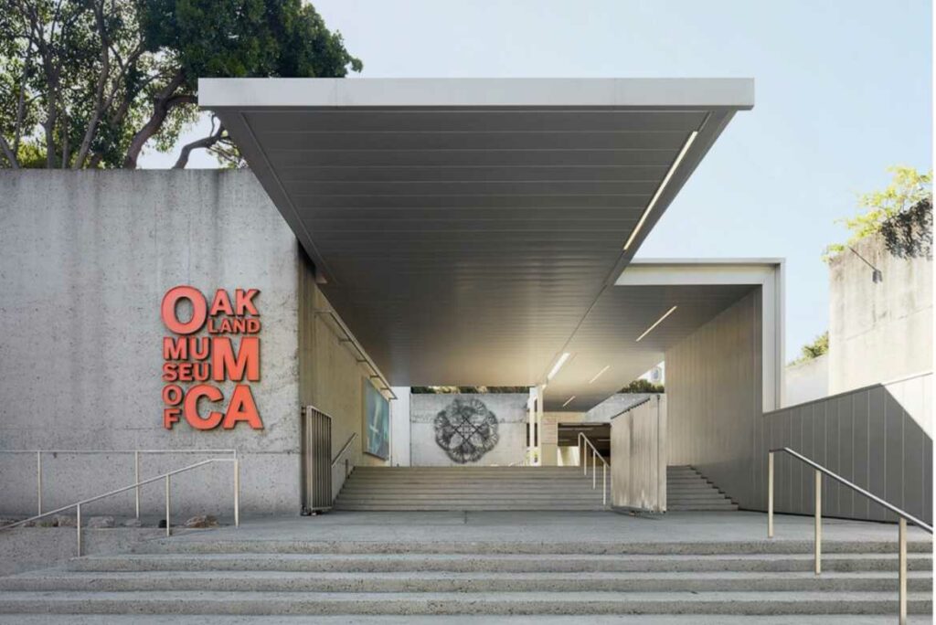 El Museo de Okland de California es un punto de encuentro para que la gente de todas las edades cree conexiones a través del arte.