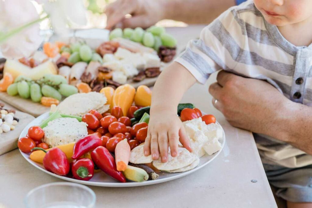Cómo criar a un niño vegano: Guía para una dieta saludable