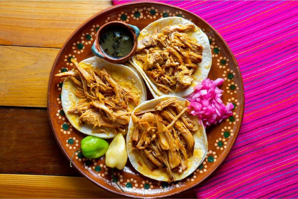Cuando los turistas ed México  planean las vacaciones, una de las cosas que más se piensan es la gastronomía mexicana, que es tan famosa a nivel mundial