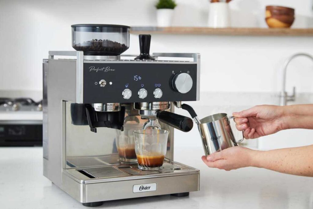 La cafetera Perfect Brew Máxima está equipada con la última tecnología en preparación de café, y ofrece una experiencia incomparable desde el primer sorbo.